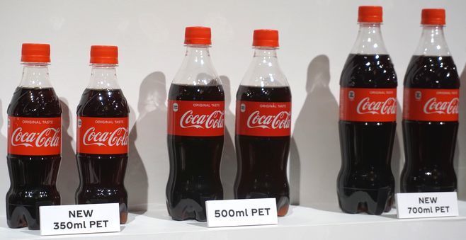 コカ・コーラ」の小容量PET、350mlと700ml中心に切り替えへ、スーパー ...
