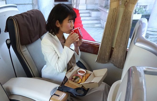 優雅な通勤バスで朝食を Yuga ネスカフェ 5日間限定イベント参加者を募集 ネスレ日本 食品産業新聞社ニュースweb