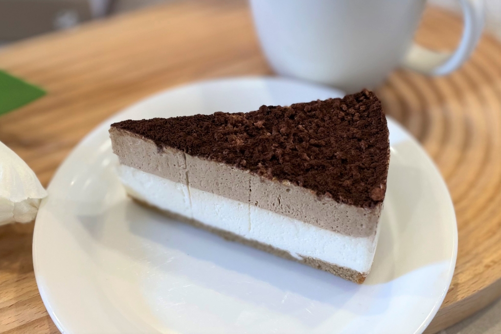 カフェ･ベローチェ「ふんわりダルゴナコーヒーケーキ」