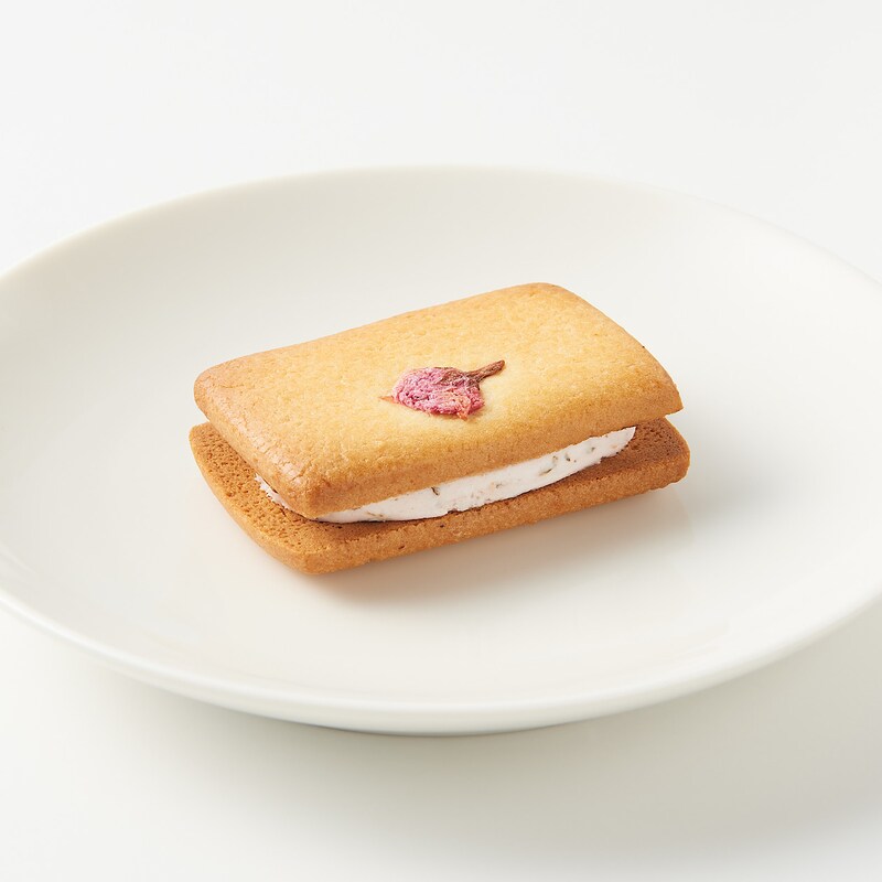 無印良品「桜のクリームサンドクッキー」