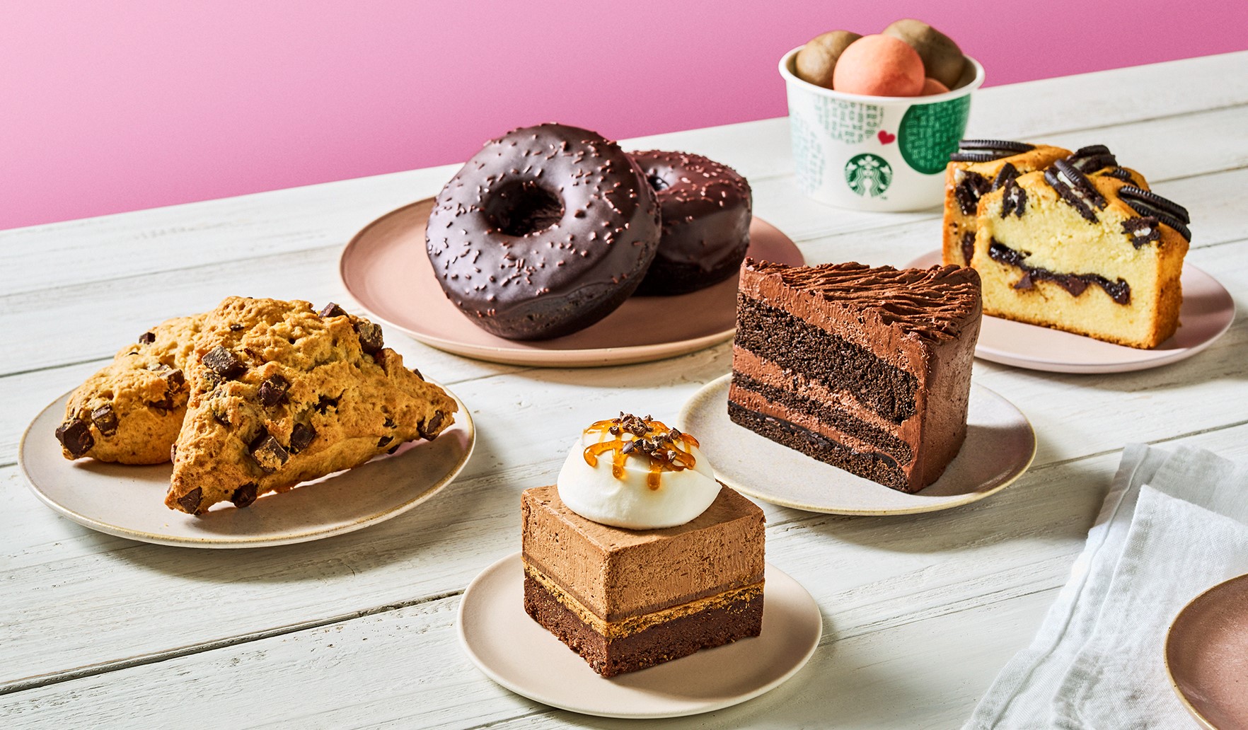 スターバックス「チョコレートケーキ」「ふんわりホイップ&パイ入りチョコレートムースケーキ」など/2023バレンタインフード