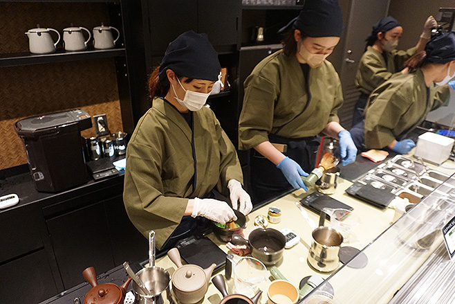 機械式の茶筅採用で、安定したきめ細かい泡立ちの抹茶を提供