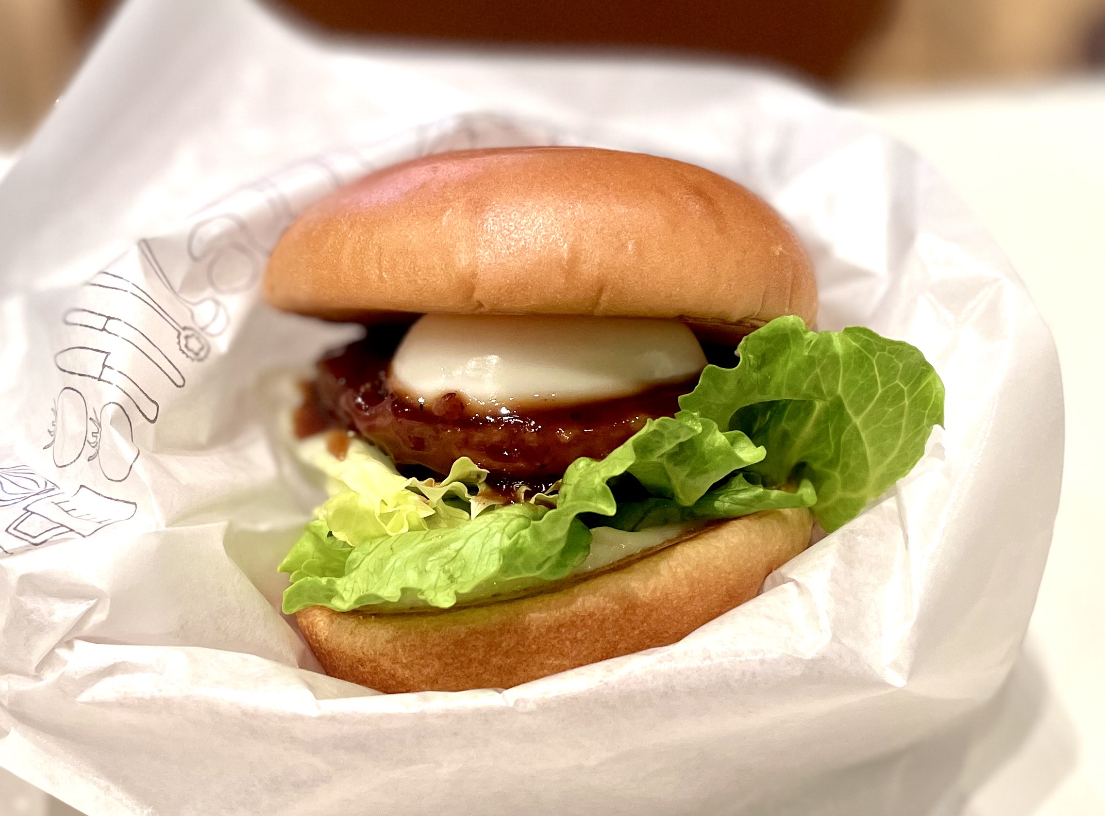 モスバーガー「とろったまチーズ テリヤキバーガー ～北海道産ゴーダチーズ使用～」