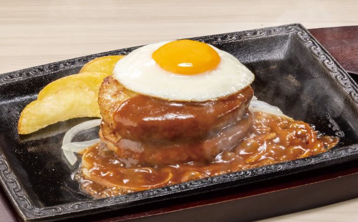 ステーキガスト「ワンコインハンバーグ アレンジ2枚(約220g)＋目玉焼き」(税込700円)