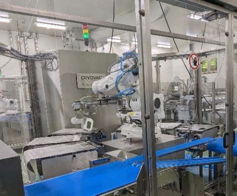 「日高食肉流通センター第2カット工場」自動袋詰めロボット