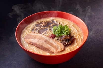 ローソン「博多ラーメン琥家監修とんこつラーメン アカ」