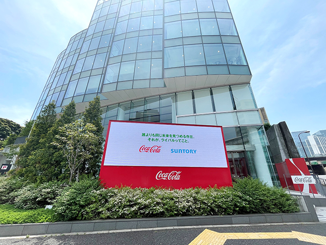 日本コカ・コーラ提供　渋谷オフィス前