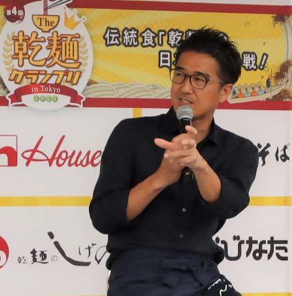 イベントステージに登壇した、そば愛好家で知られるDEEN･池森秀一さん