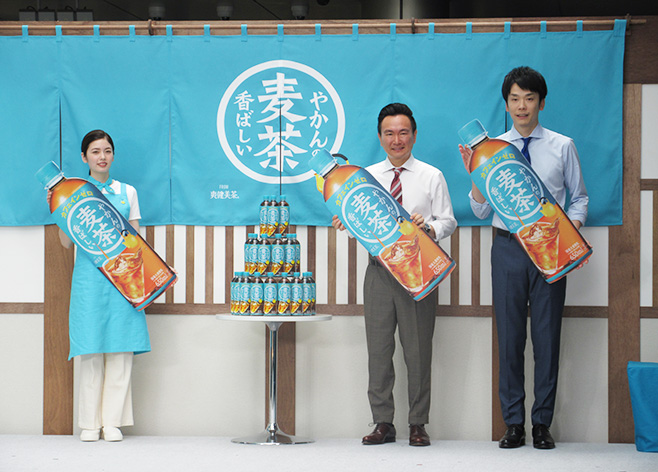 「やかんの麦茶」ゴクゴク体験イベント開催、7月4･5日は東京･六本木ヒルズで無料配布