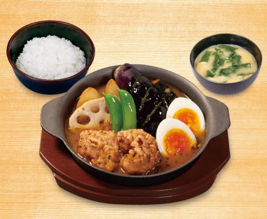 松のや「四季の野菜と本格唐揚げのスープカレー定食」