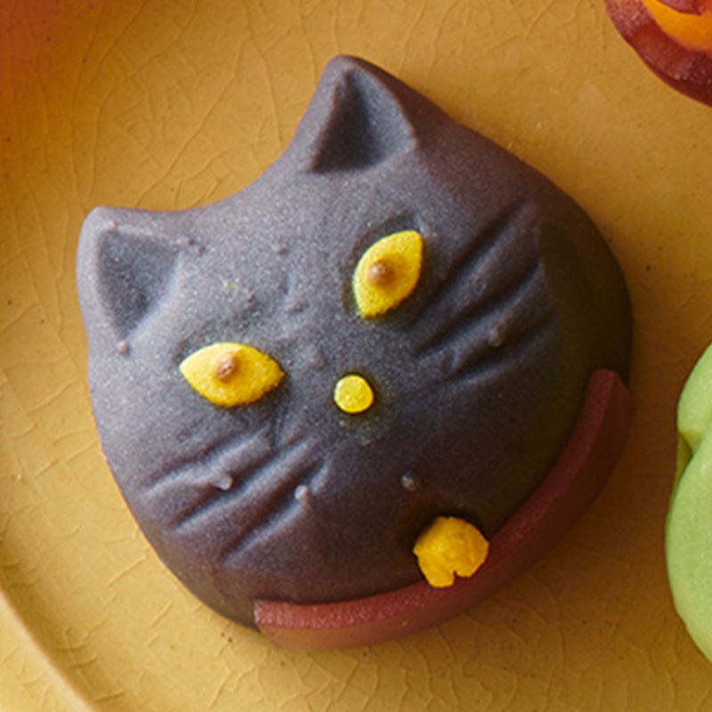 シャトレーゼ「創作和菓子 ハロウィン 黒猫」