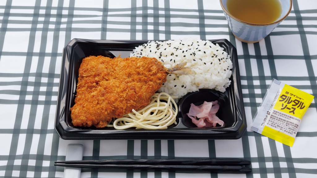 ローソンストア100「大きなアジフライ弁当」