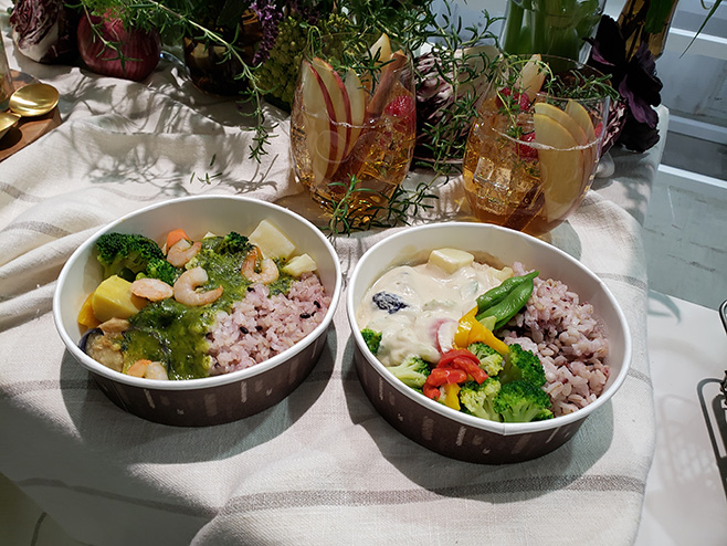 「雑穀米と食べるサラダボウル」2種