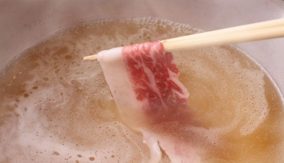 丸亀製麺「生七味香る 神戸牛旨だしうどん」神戸牛“都度仕上げ”イメージ