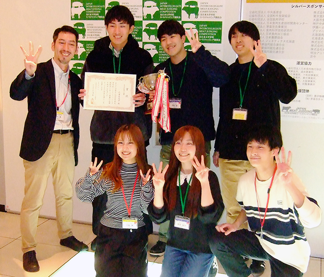 大学対抗部門で3連覇を果たした北海道大学のメンバー