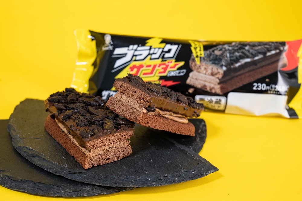 ファミリーマート 「ブラックサンダー ザクザクチョコクッキーサンド」