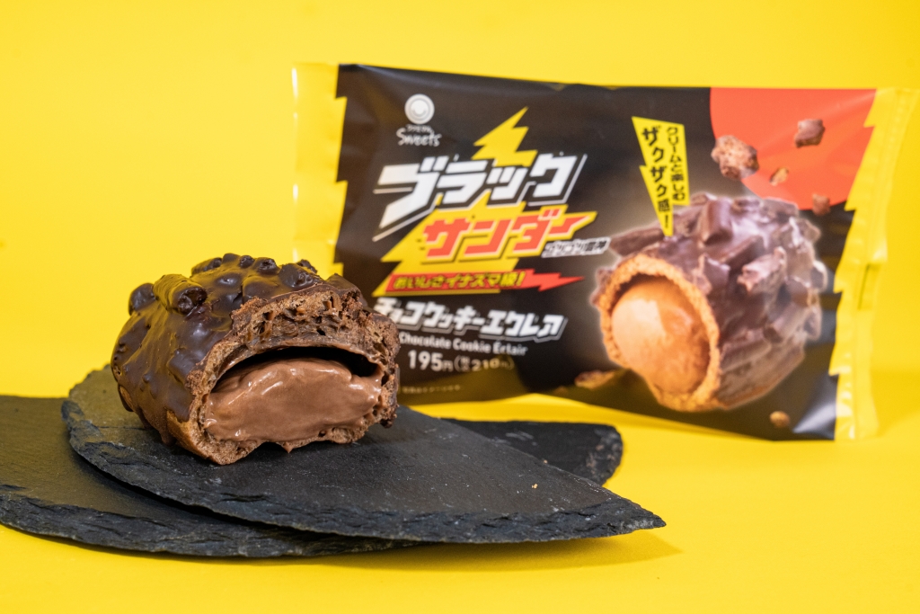 ファミリーマート 「ブラックサンダー チョコクッキーエクレア」