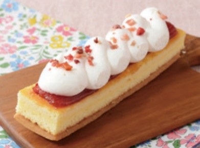 ローソン 「Uchi Cafe ご褒美スティックケーキ ぷっくりクリーム&いちご」