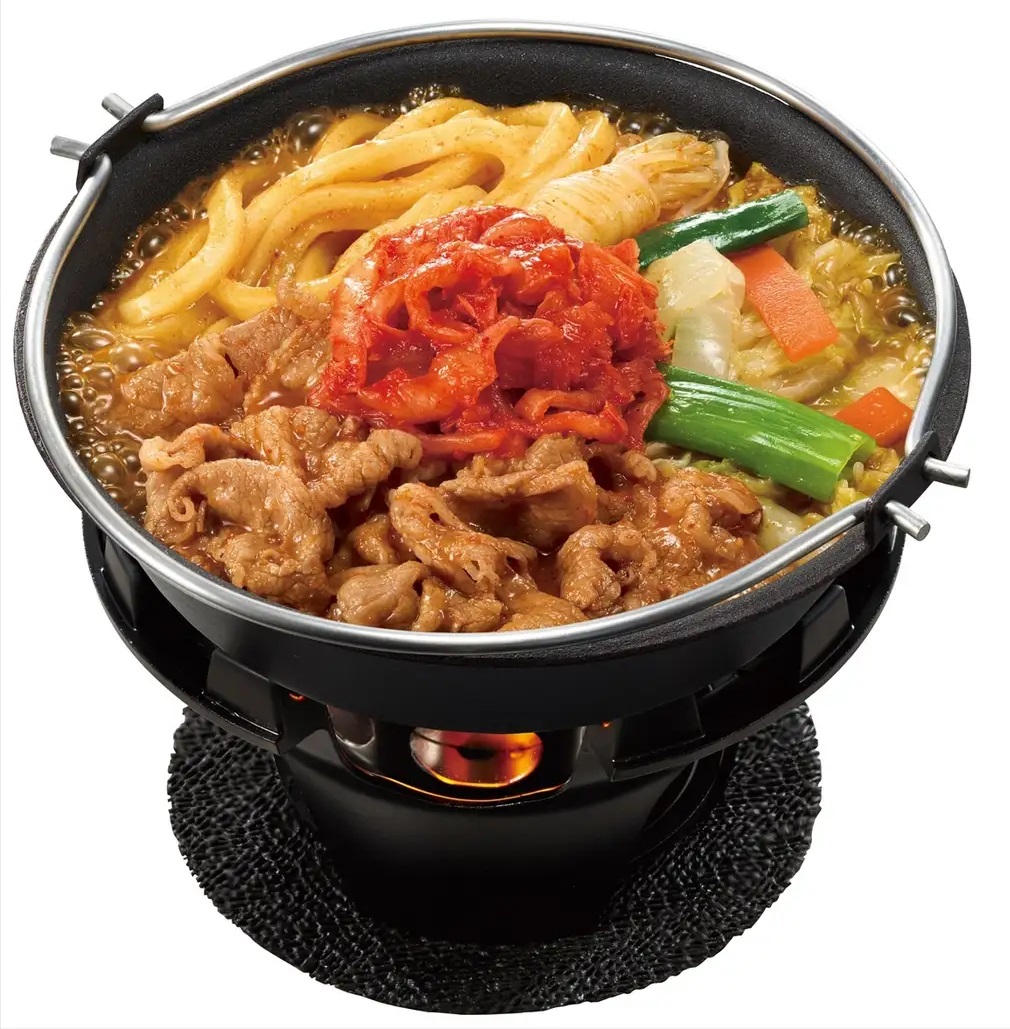 すき家「牛すき鍋定食」10月31日発売、2024年は「牛キムチ鍋定食」も同時展開、肉のほか半日分の野菜やうどんなどの“たっぷり”の具材が入り ...