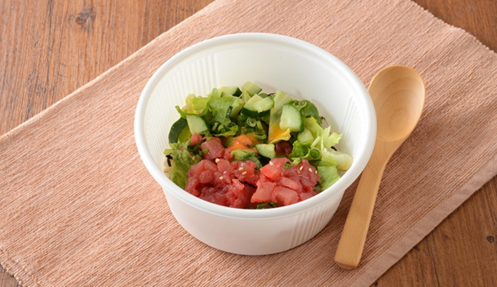 ナチュラルローソン「漬けマグロのポキ丼(もち麦入りご飯)」