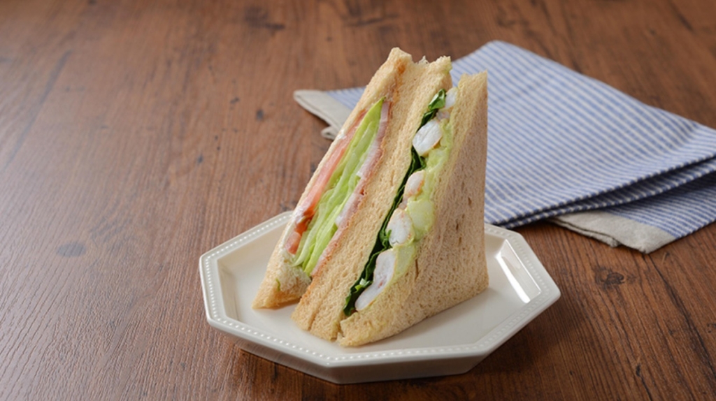 ナチュラルローソン「BLT&海老アボカド」