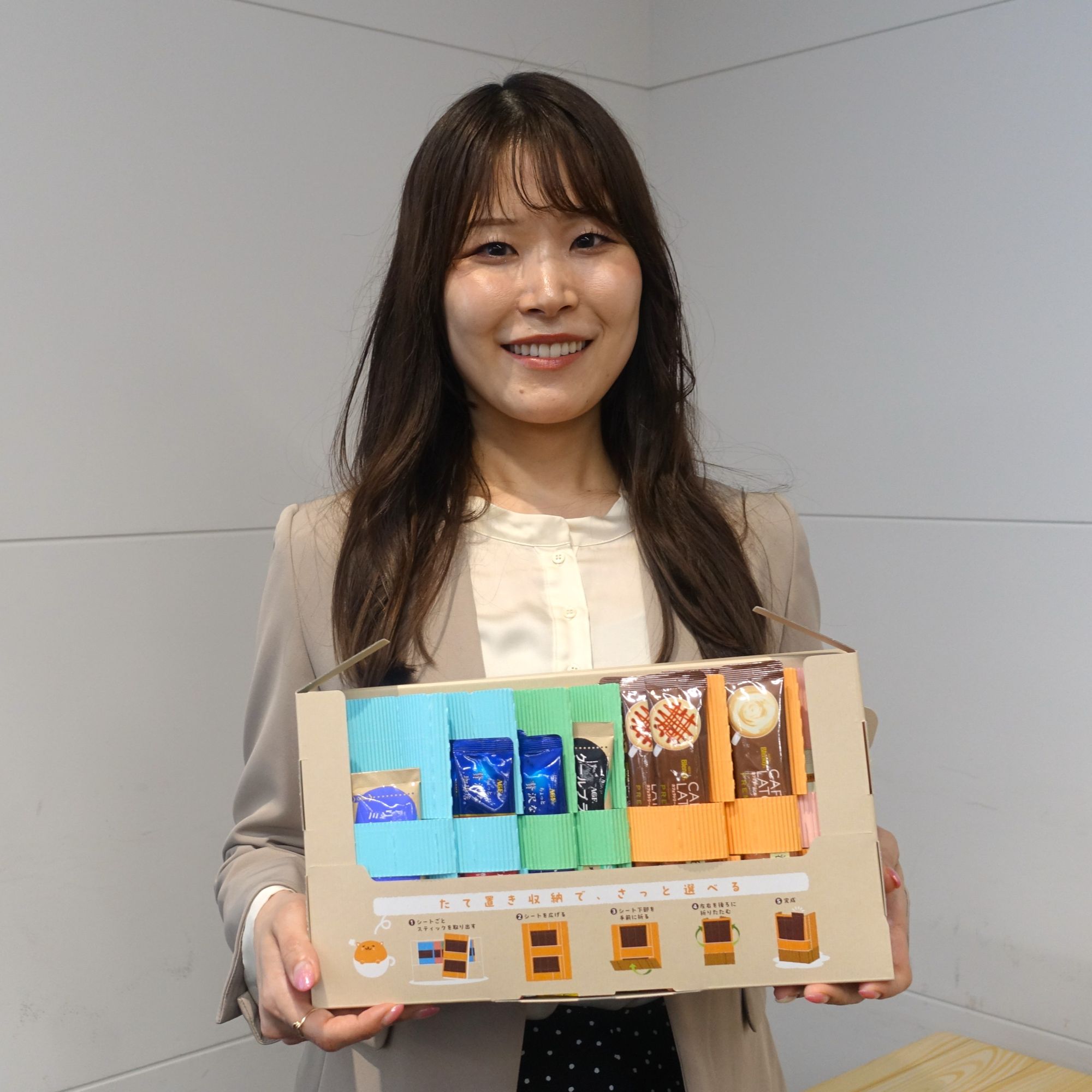 パーソナライズドリンクセットの定期便「ココロヒトイキ」を紹介する木村さん