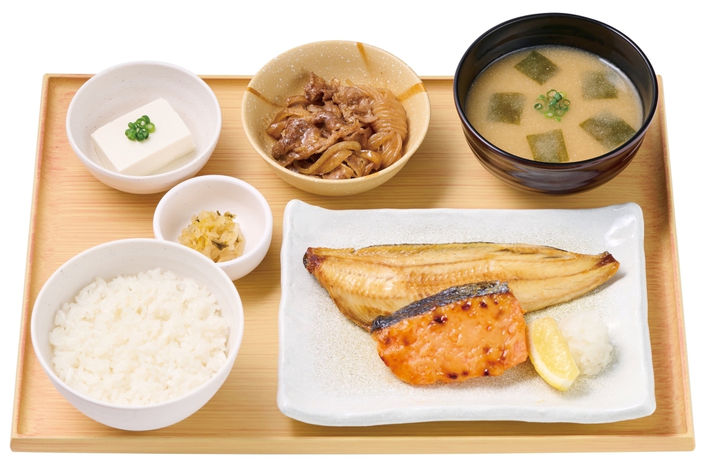 やよい軒「【ミニすき焼き小鉢付】銀鮭の西京焼としまほっけの定食」
