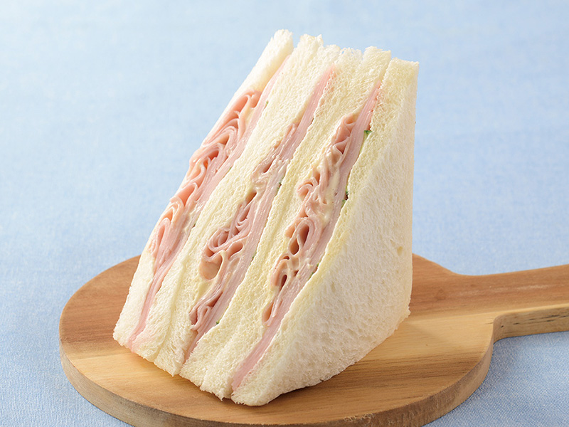 盛りすぎ!ハムサンド