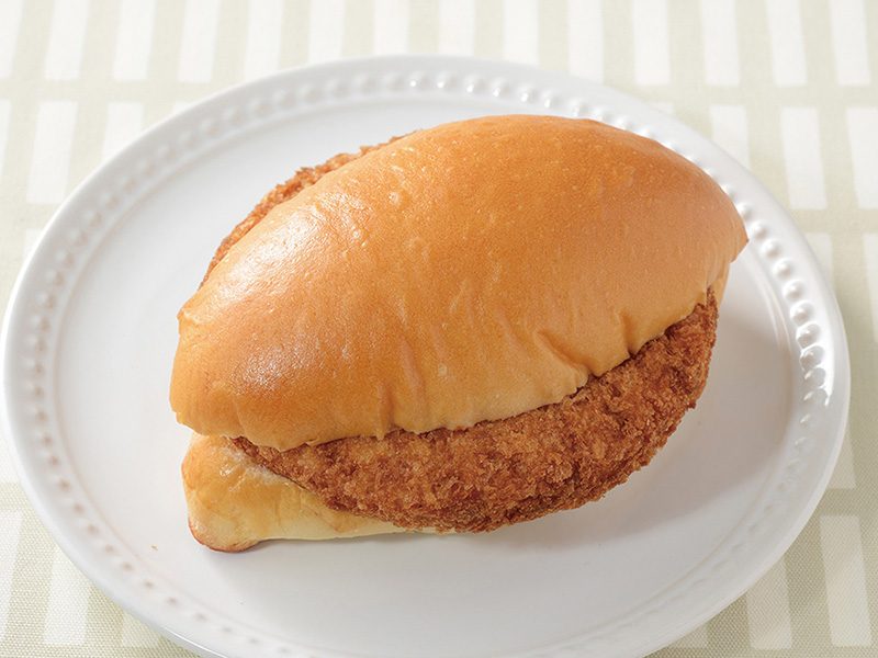 盛りすぎ!牛肉入りコロッケパン