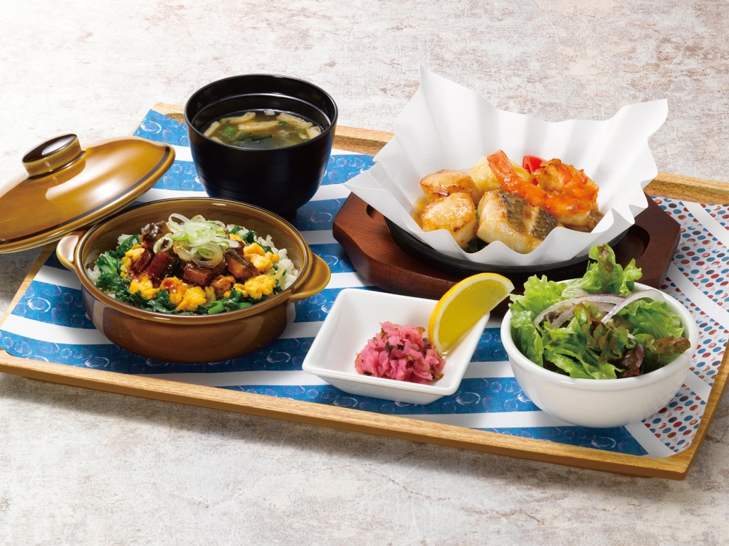 ロイヤルホスト「洋風うなぎご飯&真鯛と帆立のあつあつグリル(サラダ・味噌汁・漬物付」