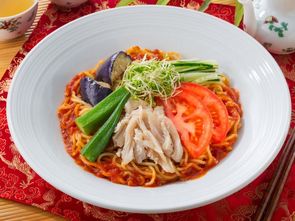 バーミヤン「夏野菜と蒸し鶏のトマト冷やし麺」