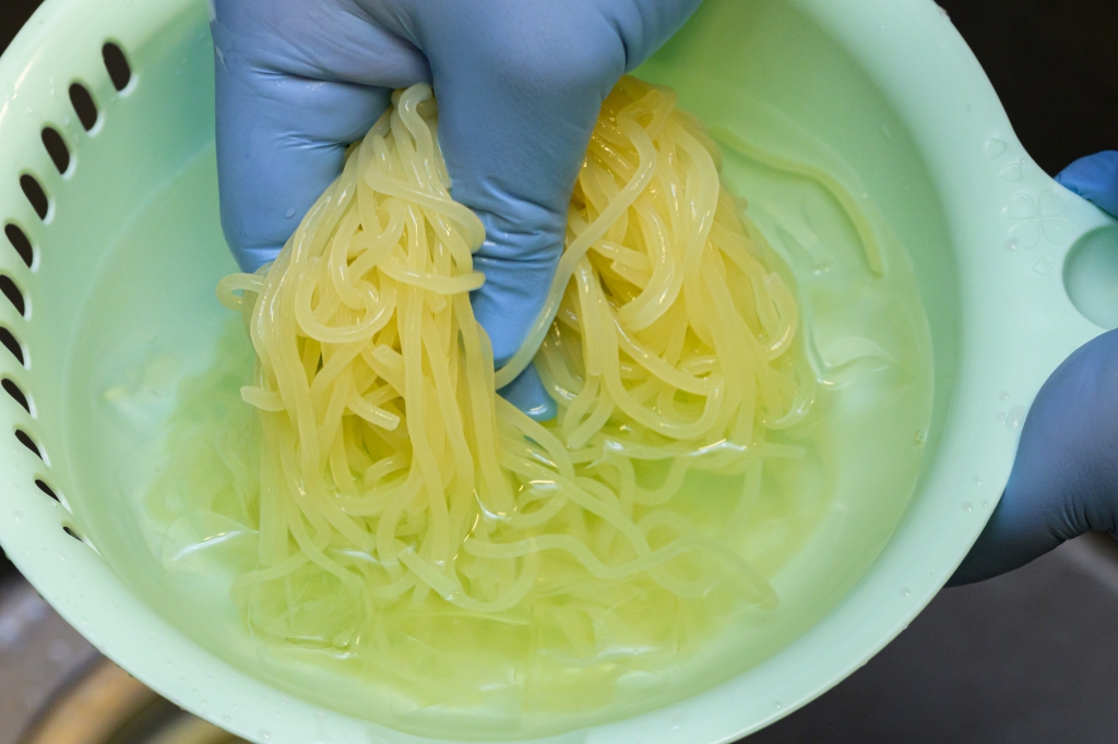 2024年リニューアルした冷麺と同じ、本場盛岡から直送の生麺