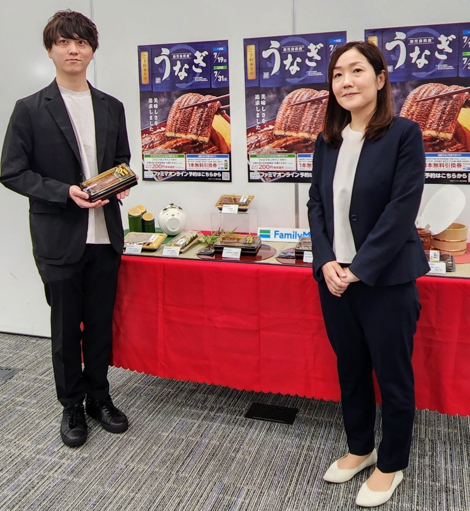 商品本部 デリカ食品部の河野裕貴氏(左)と藤田かほり氏