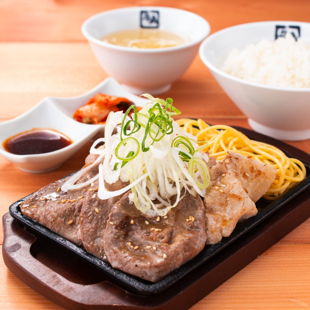 牛角焼肉食堂「ねぎ塩豚カルビ・タン焼き定食」