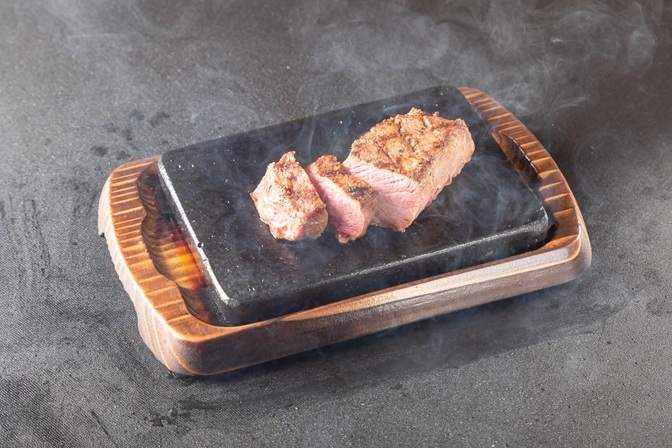 ワンダーステーキのコンセプトは「1,000円で本格ステーキをお腹いっぱい楽しめる」