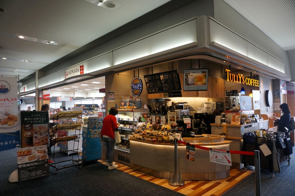 「タリーズコーヒー」羽田空港9番ゲート店、販売スタッフはJAL PLAZA9番ゲートショップと行き来できる体制に
