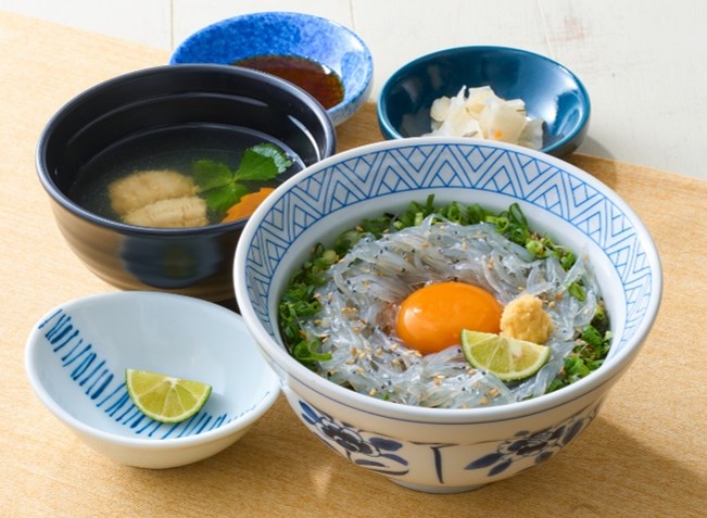 夢庵「朝獲れ瀬戸内生しらす丼(鱧のお吸い物・お新香付き)」