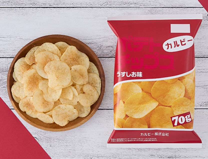 ローソン「カルビー ポテトチップスうすしお味復刻デザイン 70g」