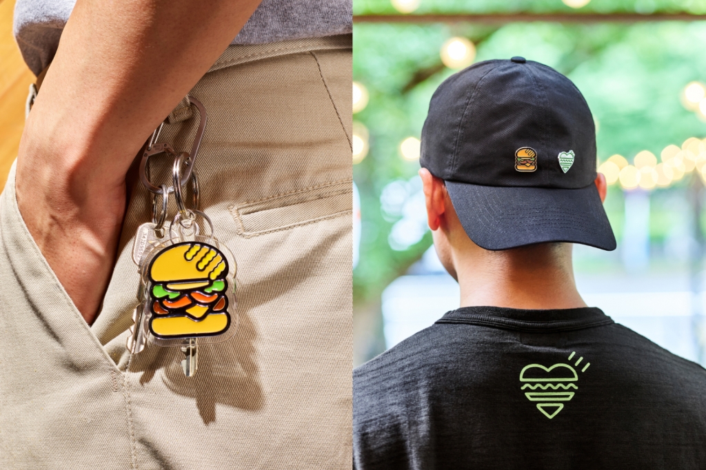 HUMAN MADE x SHAKE SHACK KEY RING & PINS