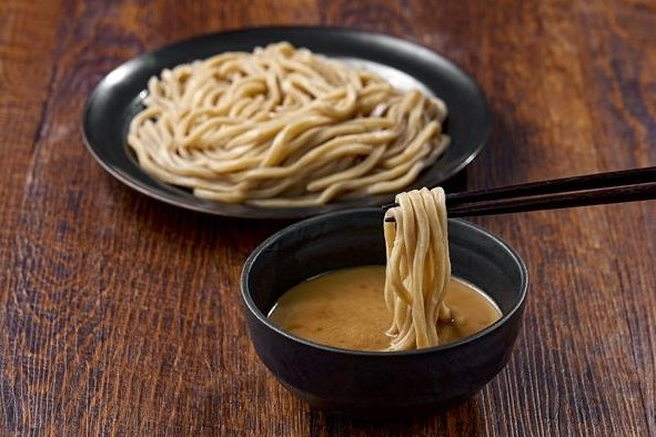 「セブンプレミアム ゴールド 中華蕎麦 とみ田監修 金の濃厚つけめん」