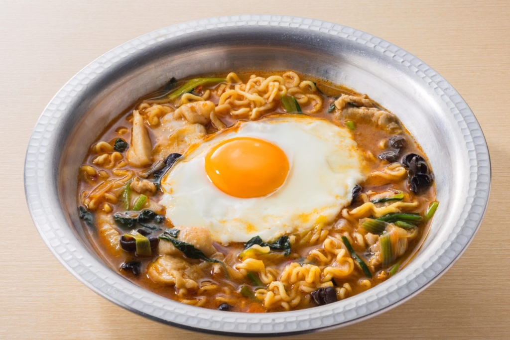 しゃぶ葉「辛ラーメン」※玉子は別売り