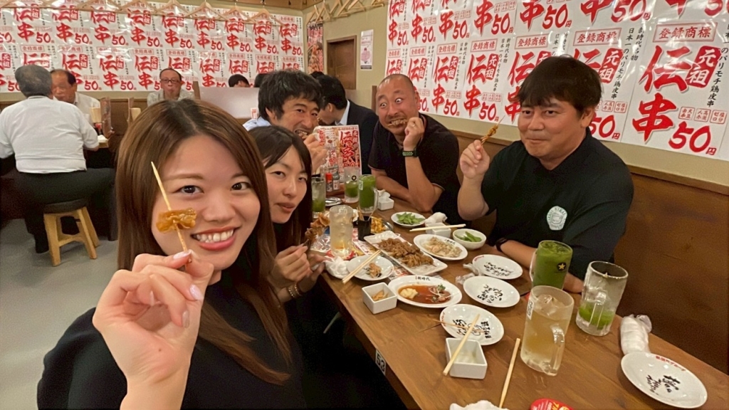 来店客でにぎわう「新時代」