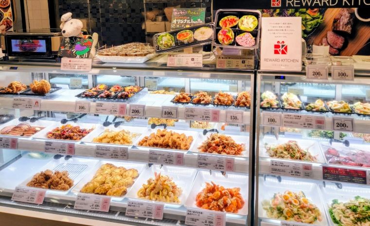 .惣菜を対面方式で提供する「リワードキッチン」