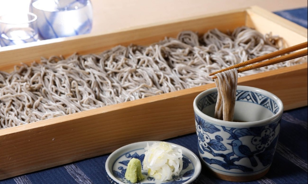 特盛サイズ は、板盛りで提供
