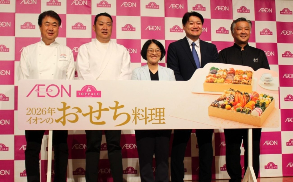 土谷副社長(中央)・ 商品開発本部髙橋本部長(中央右)と3人のシェフ