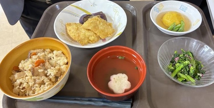 イベントと連動した彩り豊かな昼食メニュー