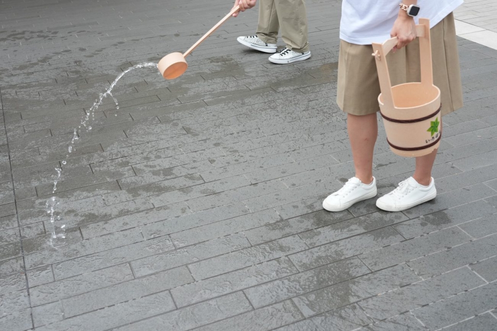 打ち水による呼びかけも