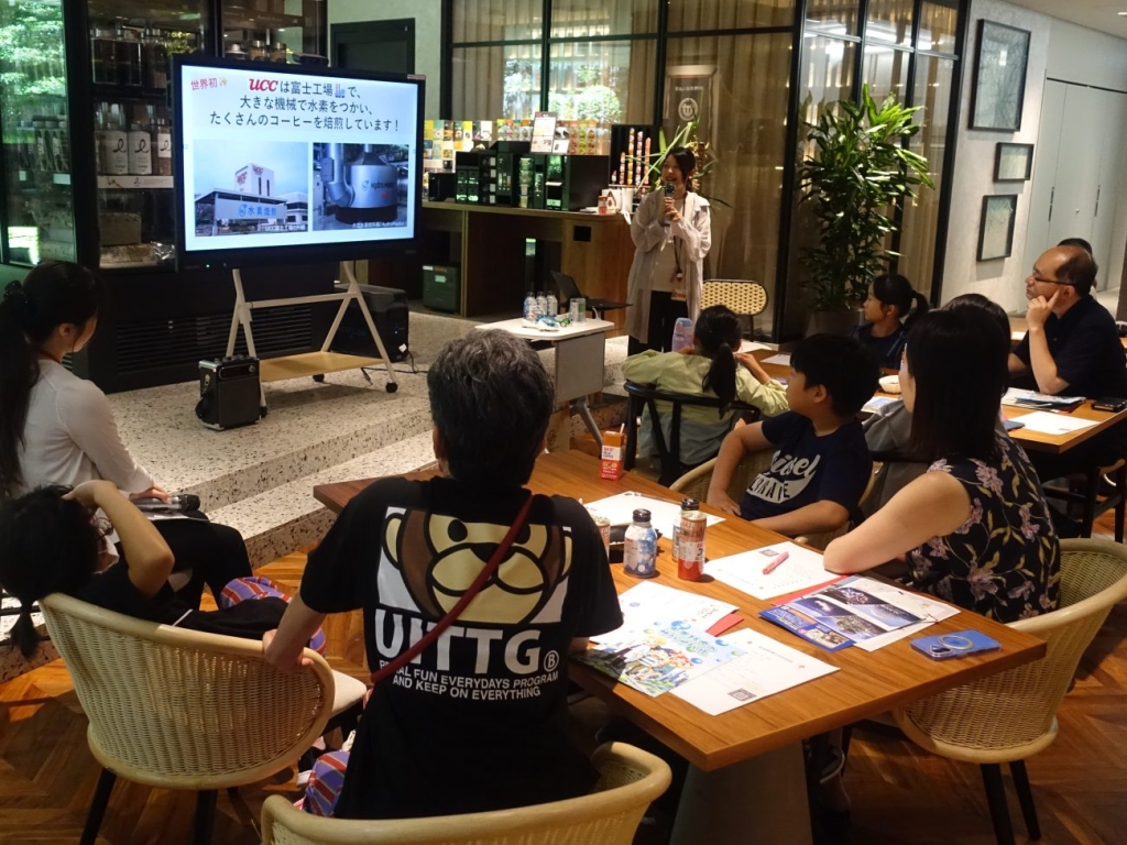 UCCは「コーヒーってどんな飲み物？」といった導入から、「将来、もしかしたらコーヒーが飲めなくなるかも？」という地球温暖化の課題を紹介