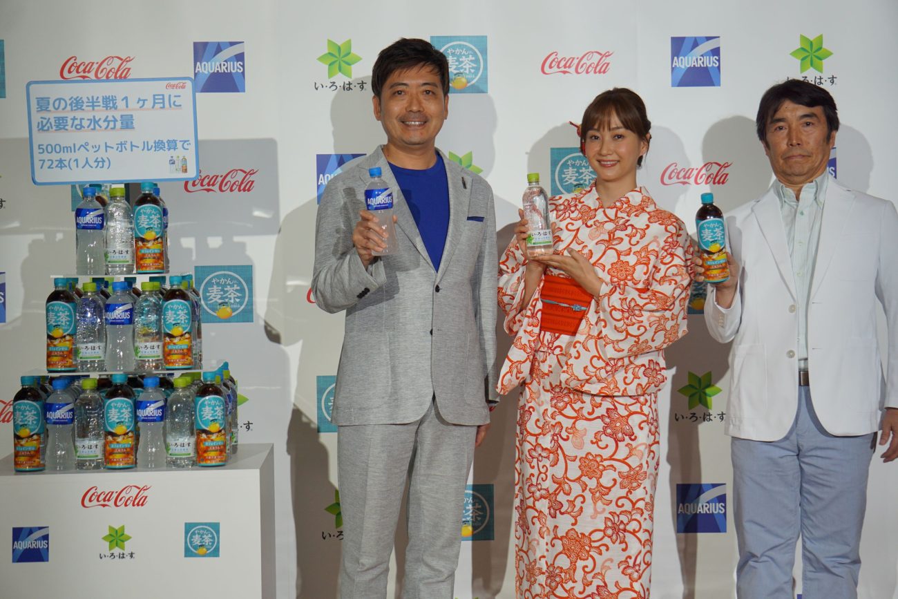 (左から)高木シニアディレクター、藤本さん、三宅氏