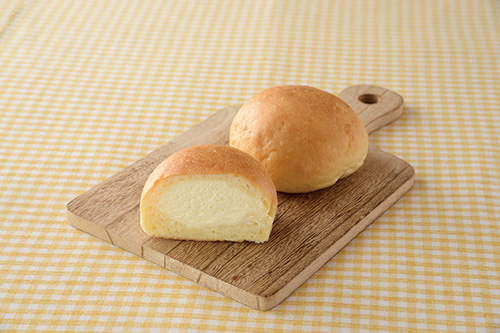 ローソン「クリームたっぷり!ふわもち冷やし クリームパン(カスタードホイップ)」